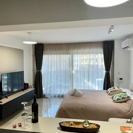 Smab In Ladadika Apartment